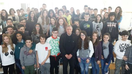 don Ciotti con i ragazzi